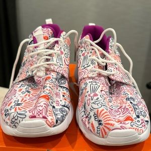 Nike Shoes Womens 8 Rosche One Print Premium Run Sneaker 749986-168 White Purple